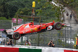 La monoposto incidentata di Kimi Raikkonen, Ferrari SF70H