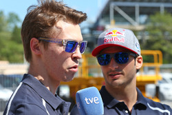 Daniil Kvyat, Scuderia Toro Rosso met ploegmaat Carlos Sainz Jr, Scuderia Toro Rosso