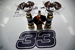 De trofeeën van Max Verstappen en Red Bull Racing