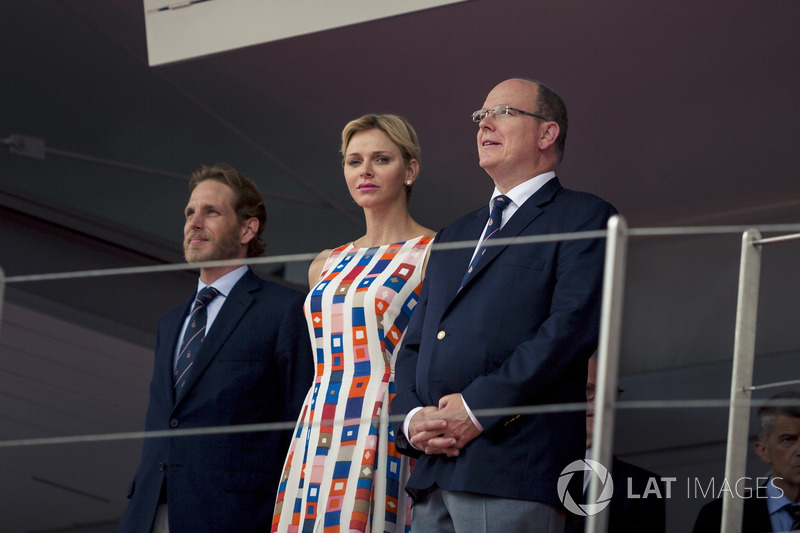 El Príncipe Alberto de Mónaco y la Princesa Charlene de Mónaco, Charlene Wittstock, en el podio