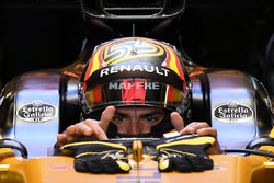 Карлос Сайнс-мол., Renault Sport F1 Team RS17