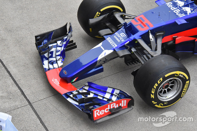 Передня частина Scuderia Toro Rosso STR12