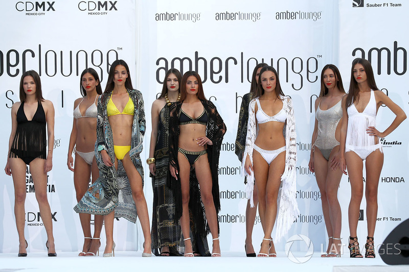 Girls bei der Amber Lounge Fashion Show