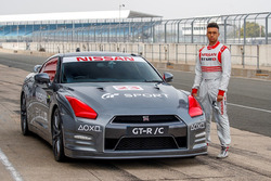 Dünyanın ilk oyun konsolu ile kontrol edilen Nissan GT-R'ı