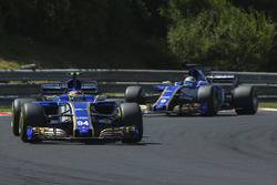 Pascal Wehrlein, Sauber C36-Ferrari, Marcus Ericsson, Sauber C36