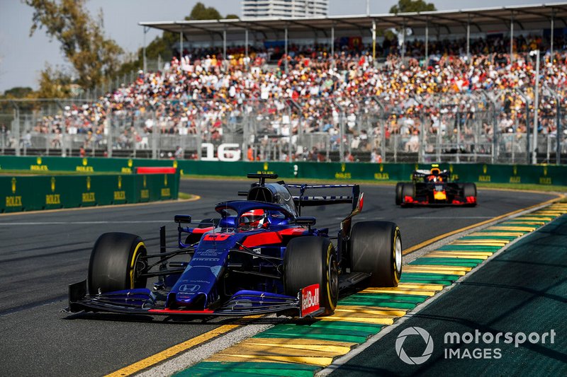 Daniil Kvyat, Toro Rosso STR14, devant Pierre Gasly, Red Bull Racing RB15
