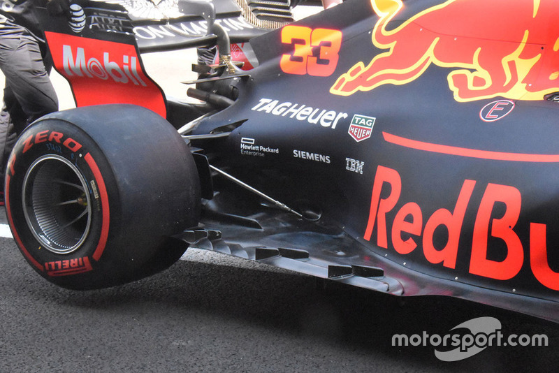 Red Bull Racing RB14, il fondo della vettura con i deviatori di flusso stile Ferrari