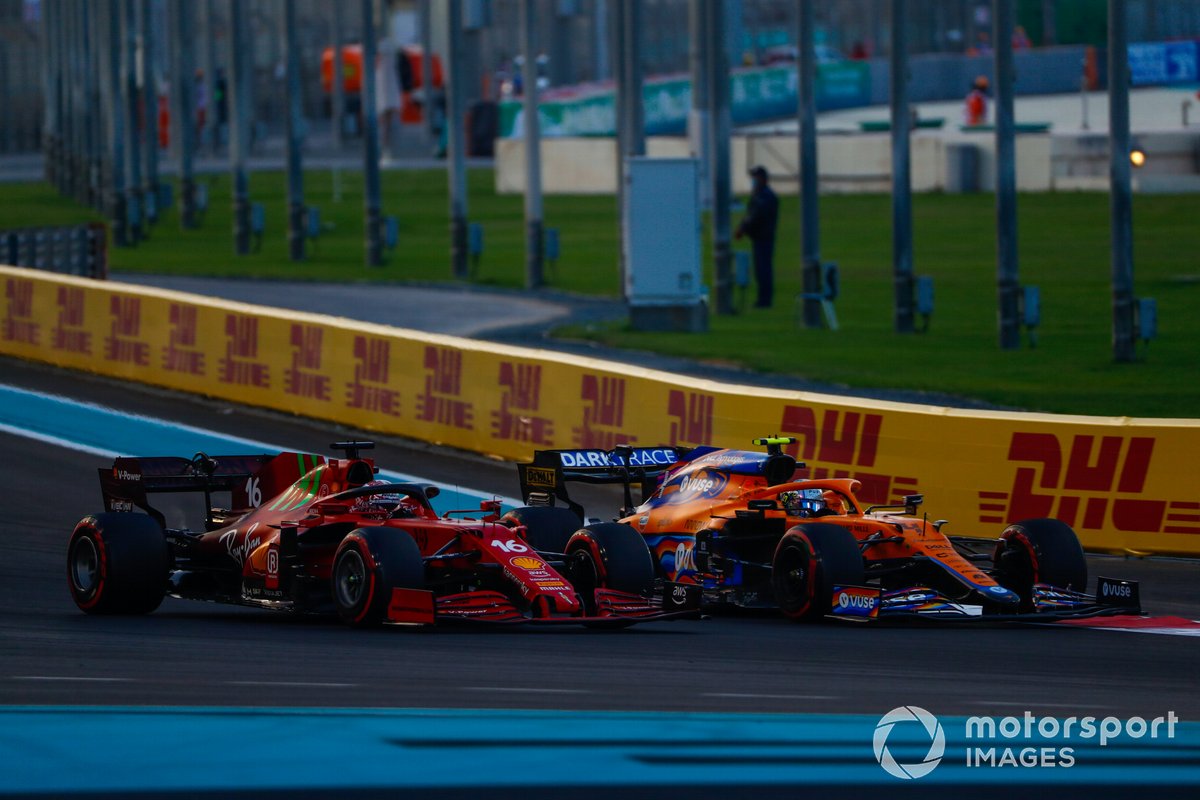 Lando Norris, McLaren MCL35M, lucha con Charles Leclerc, Ferrari SF21
