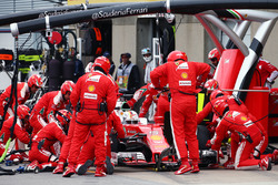 Sebastian Vettel, Ferrari SF16-H maakt pitstop