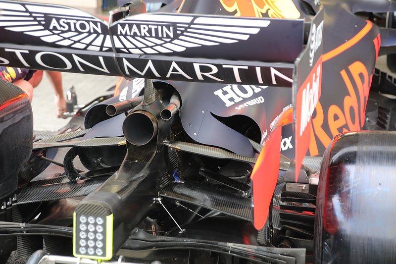 Red Bull Racing, 2019 Meksika Grand Prix'sinde soğutma için motor kapağında hava girişleri açmıştı