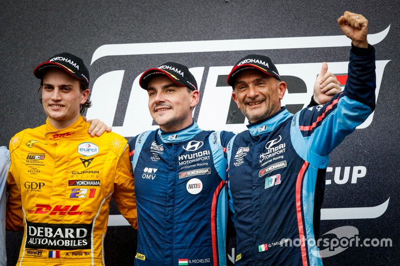 Podium: Race winner Norbert Michelisz, BRC Hyundai N Squadra Corse Hyundai i30 N TCR, second place Aurélien Panis, Comtoyou DHL Team CUPRA Racing CUPRA TCR, third place Gabriele Tarquini, BRC Hyundai N Squadra Corse Hyundai i30 N TCR