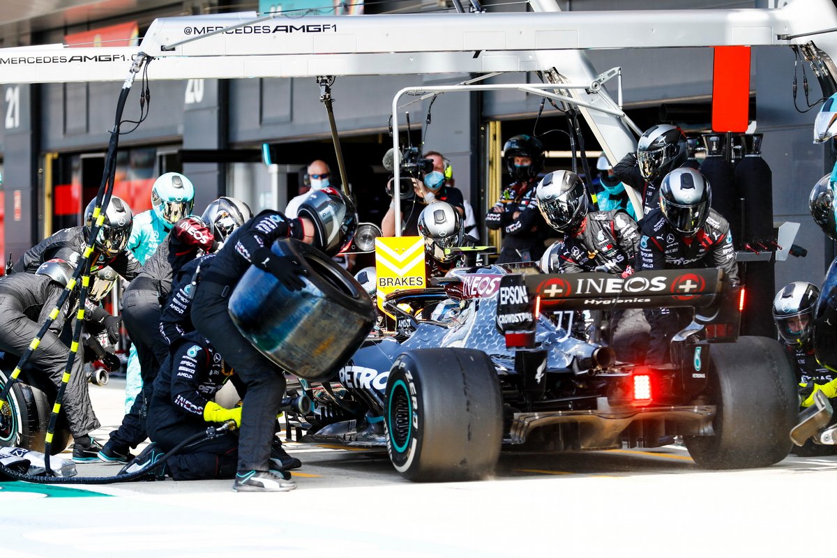 Valtteri Bottas, Mercedes F1 W11, comes in for a stop