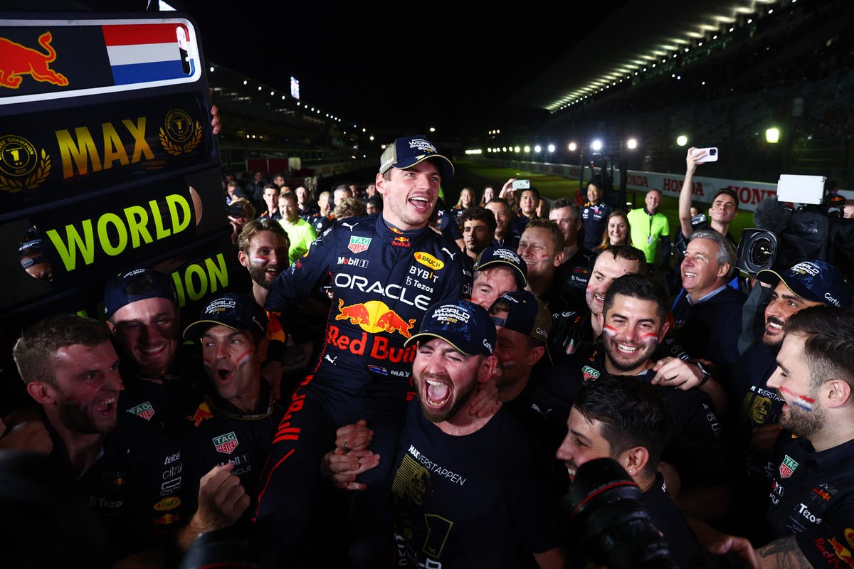 Max Verstappen, Red Bull Racing, celebra el campeonato del mundo en Japón