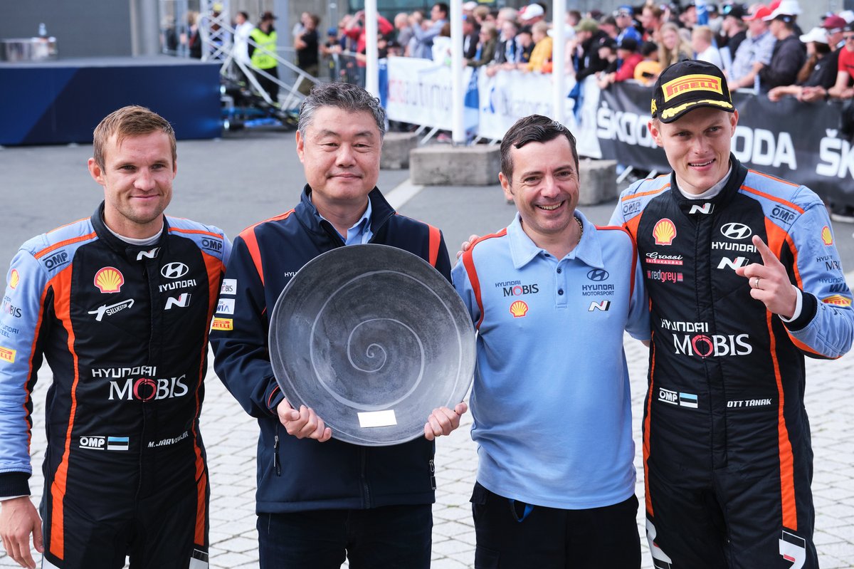 Ott Tanak, Martin Jarveoja, Hyundai World Rally Team Hyundai i20 N Rally1, Julien Moncet, Deputy Team Director & Powertrain Manager, Hyundai World Rally Team, Sean Kim, Hyundai