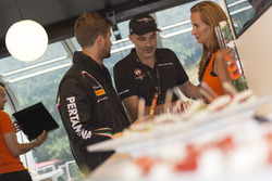 Atmosfera durante la presentazione della bici Orange1 by Colnago dedicata alla 24 Ore di Spa