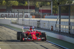Kimi Raikkonen, Ferrari met banden van Pirelli voor 2017