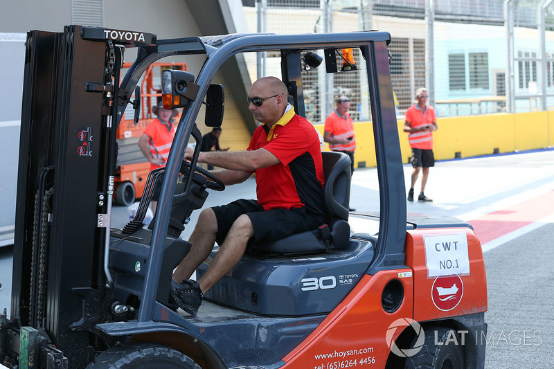DHL forklift truck