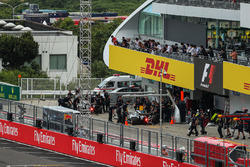 Lewis Hamilton, Mercedes-Benz F1 W08 and Valtteri Bottas, Mercedes-Benz F1 W08 make a practice pitstop