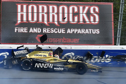 Crash: James Hinchcliffe, Schmidt Peterson Motorsports Honda