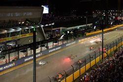 Kimi Raikkonen, Ferrari SF70H, Max Verstappen, Red Bull Racing RB13 ve Sebastian Vettel, Ferrari SF7