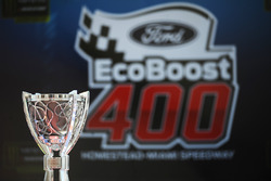 El Trofeo Monster Energy NASCAR Cup Series champion