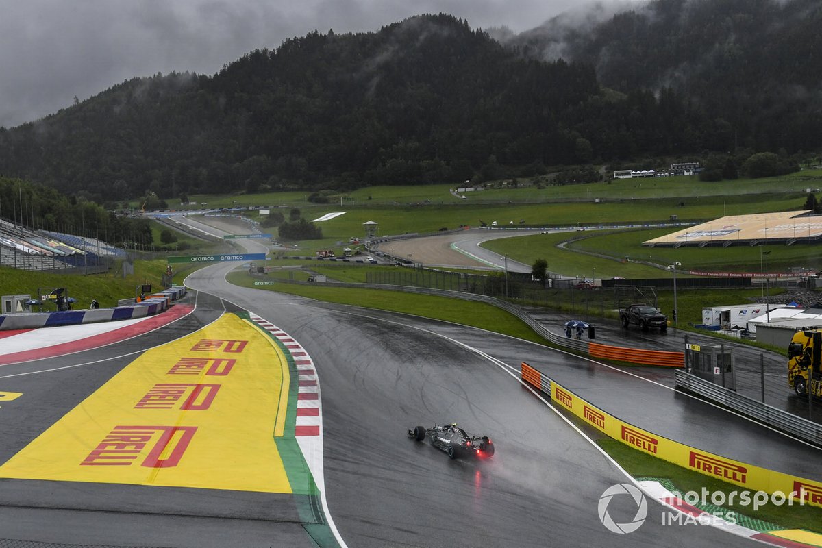 Valtteri Bottas, Mercedes F1 W11 EQ Performance, saat turun di F1 GP Styria 2020 di Red Bull Ring, Spielberg, Austria.