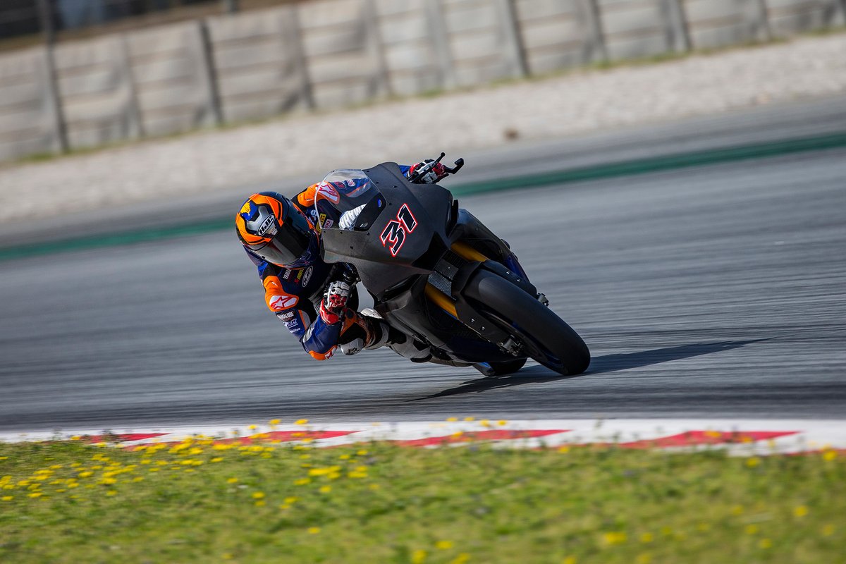 Garrett Gerloff, GRT Yamaha WorldSBK Team, menguji beberapa peranti pada Yamaha YZF-R1 pada tes di Barcelona, Spanyol.