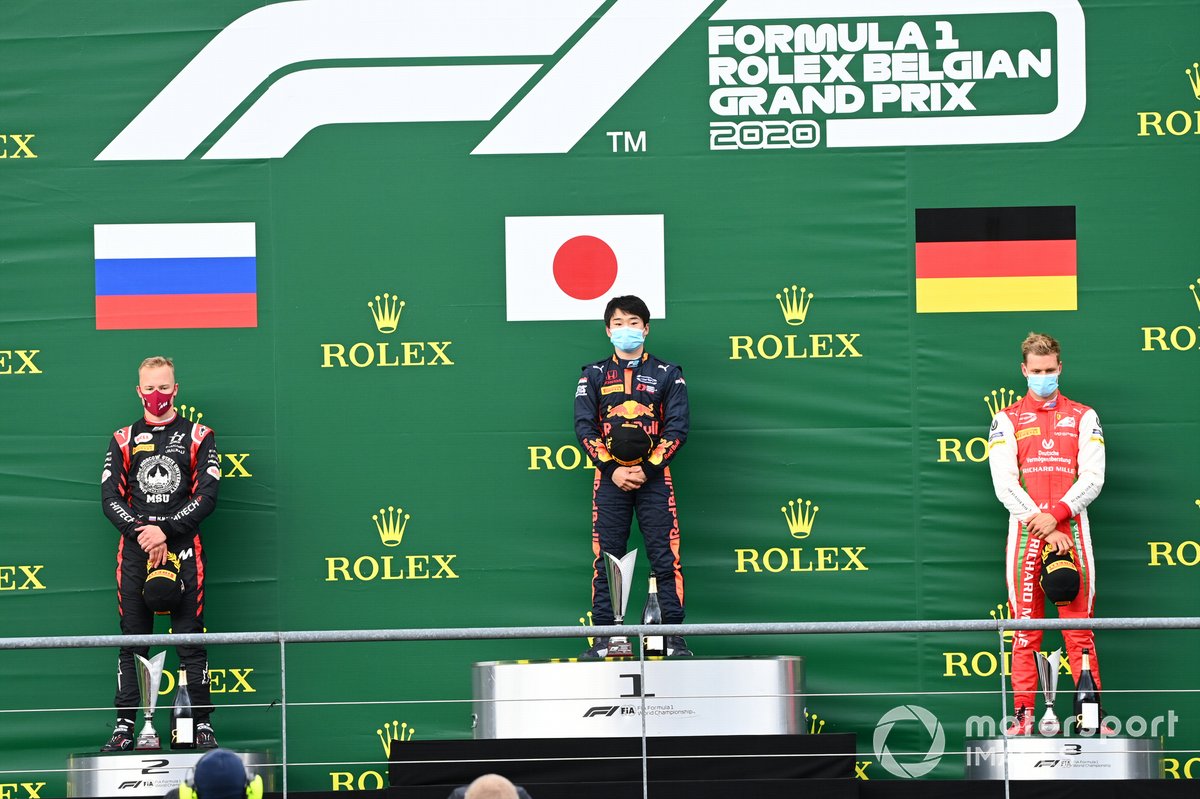 Подиум: Никита Мазепин, Hitech Grand Prix, второе место, Юки Цунода, Carlin, победитель гонки, Мик Шумахер, Prema Racing, третье место