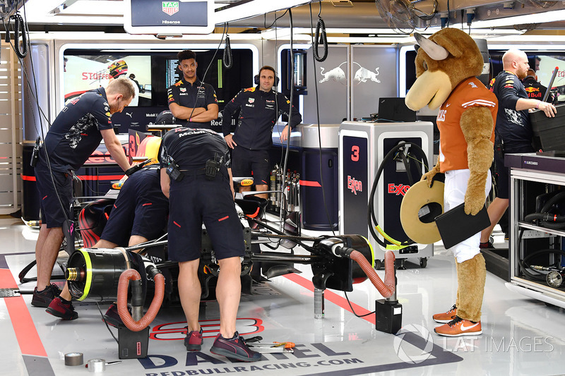 У гаражі Red Bull Racing