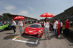 #27 Ferrari 488-GT3, Scuderia Baldini 27: Fisichella-Gai, in griglia di partenza