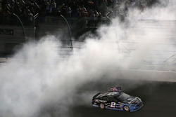 Sieger Brad Keselowski, Team Penske, Ford