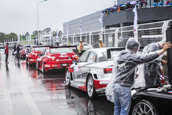 Qualifying Pit Lane
