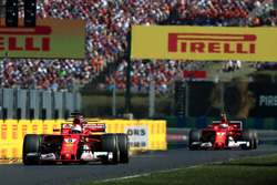 Il vincitore della gara Sebastian Vettel, Ferrari SF70-H, il secondo classificato Kimi Raikkonen, Fe