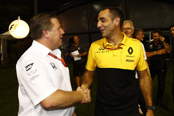Виконавчий директор McLaren Technology Group Зак Браун, керівник Renault Sport F1 Team Сіріль Абітбу