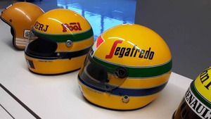 Nos 40 anos do capacete de Senna, criador explica desenho do casco