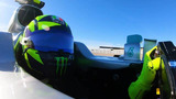 A bordo: Valentino Rossi conduce el Mercedes W08 de Hamilton
