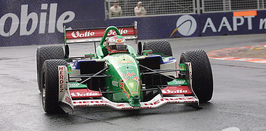 CHAMPCAR/CART: Rookie Dominguez steals the thunder at Surfers Paradise CHAMPCAR/CART: Rookie Dominguez steals the thunder at Surfers Paradise