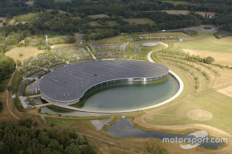 Паніка на базі McLaren: в озері зменшився рівень води