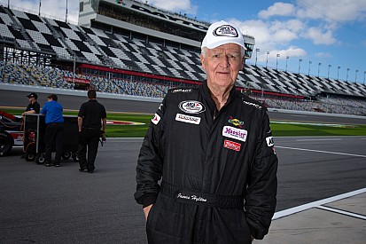 El piloto de NASCAR James Hylton y su hijo mueren en accidente de tránsito