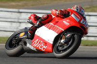 Capirossi to continue with Ducati for 2007 Capirossi to continue with Ducati for 2007