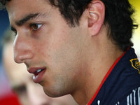 Ricciardo closes Abu Dhabi rookie test on top Ricciardo closes Abu Dhabi rookie test on top