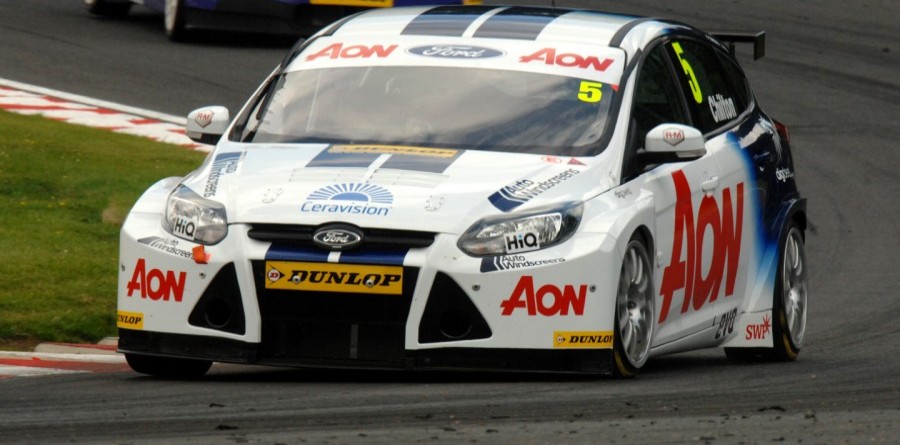 Chilton dominates race 1 at Knockhill Chilton dominates race 1 at Knockhill