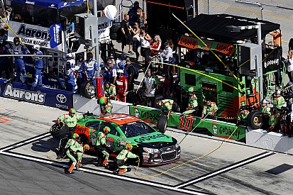 Castigan al equipo de Danica Patrick