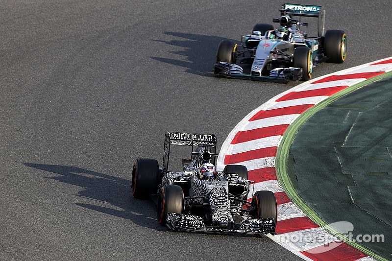 Coulthard dice que Melbourne será una lucha muy cerrada