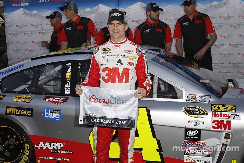 Danica Patrick y Jeff Gordon en incidente durante la happy hour