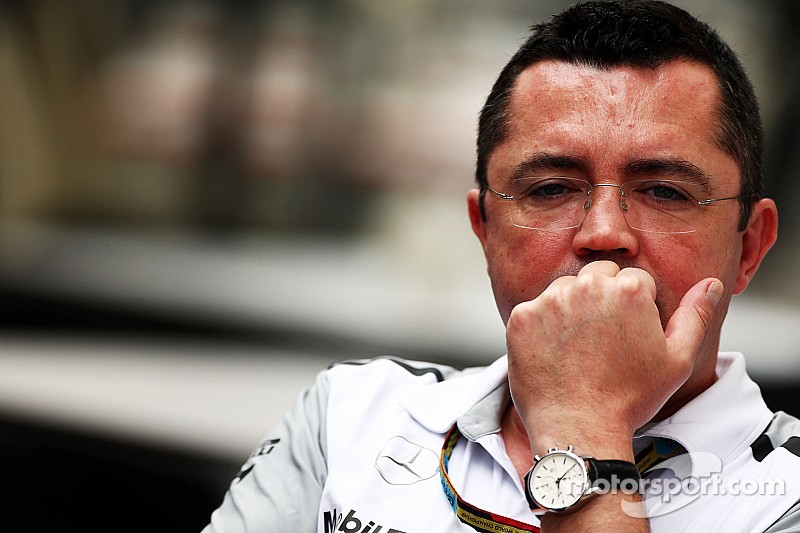 Boullier reconoce zonas grises en el accidente de Alonso