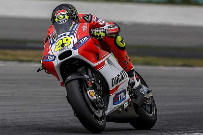 Rivals chasing factory Ducati riders in Qatar
