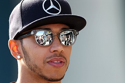 Hamilton évite l'excès d'optimisme
