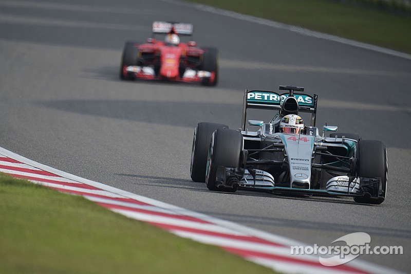 Hamilton se méfie des Ferrari à Shanghai