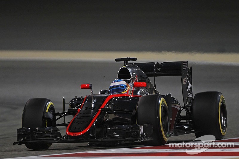 Häkkinen s'attend à plusieurs années sans victoire pour Alonso F1-bahrain-gp-2015-fernando-alonso-mclaren-mp4-30